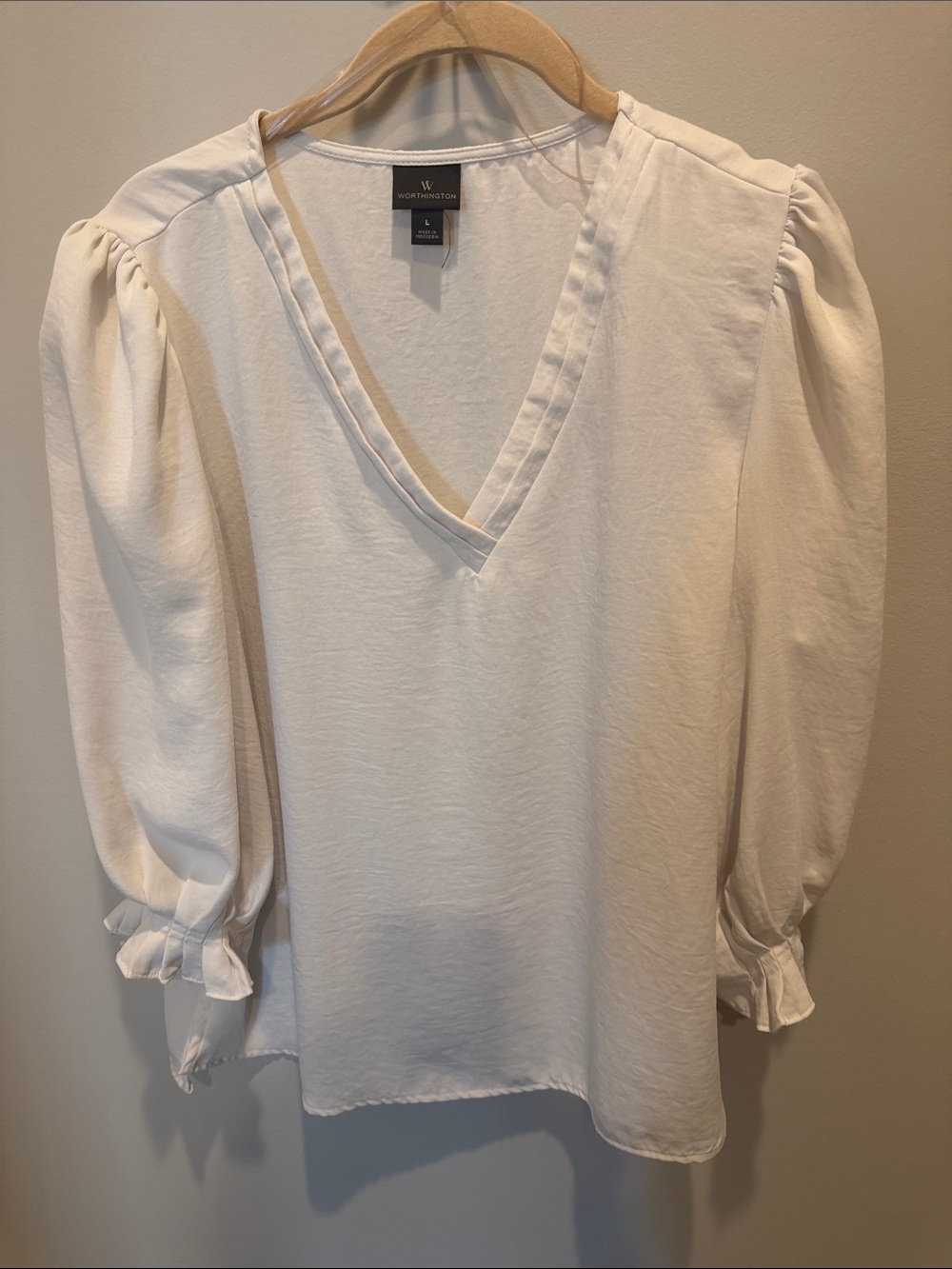 Worthington Ivory V-Neck Puff Sleeve Blouse